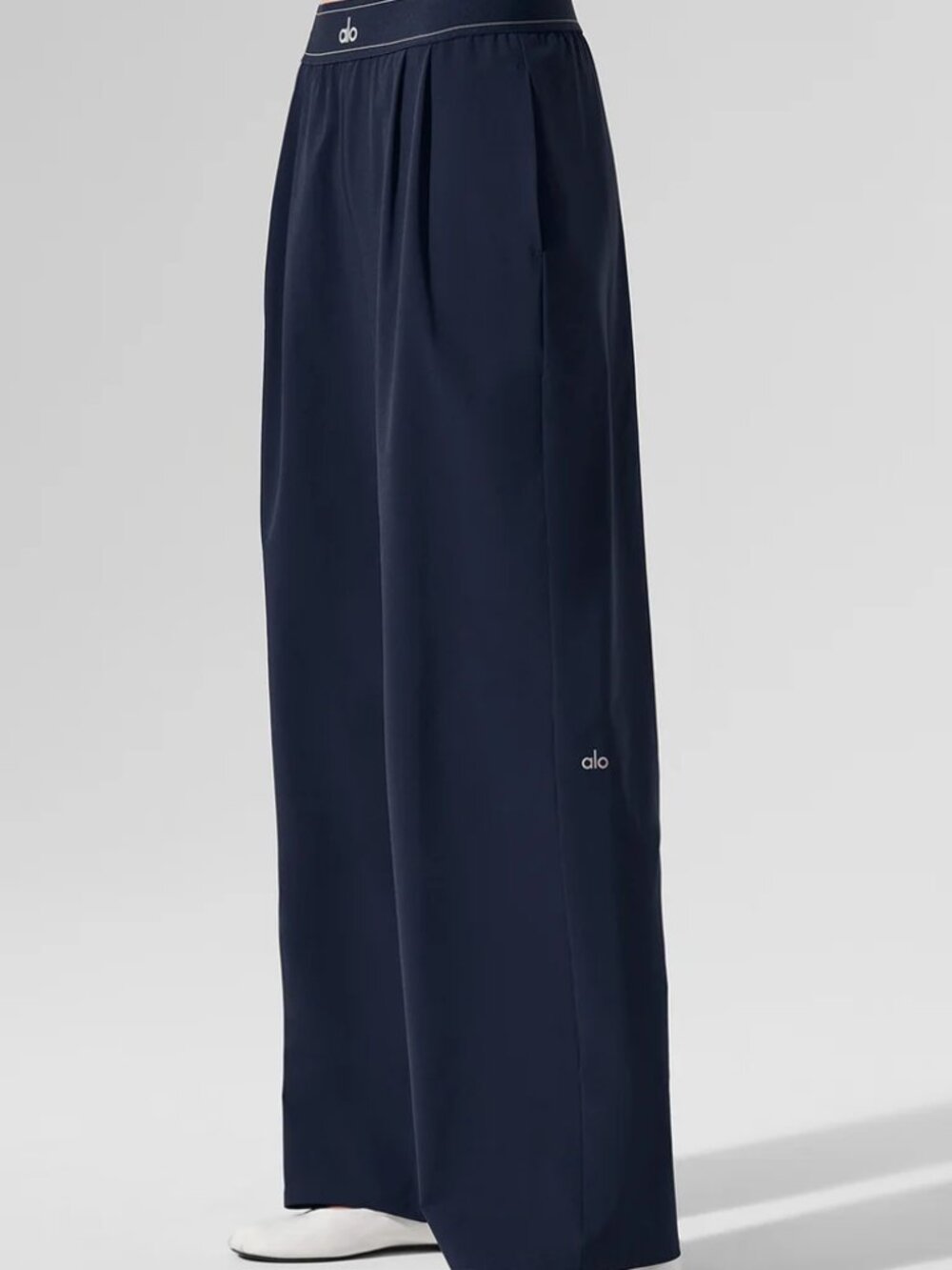 Navy Blue ALO Yoga Relaxed Wide Leg Lounge Pants NWT β¨ Length:30" Inseam - Picture 8 of 8